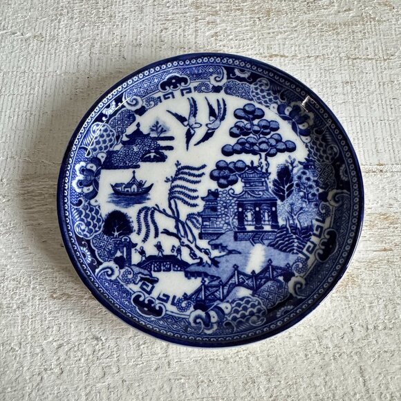 Vintage Blue Willow Trinket Dish - Blue and White Scenic Pottery Plate - Picture 1 of 9